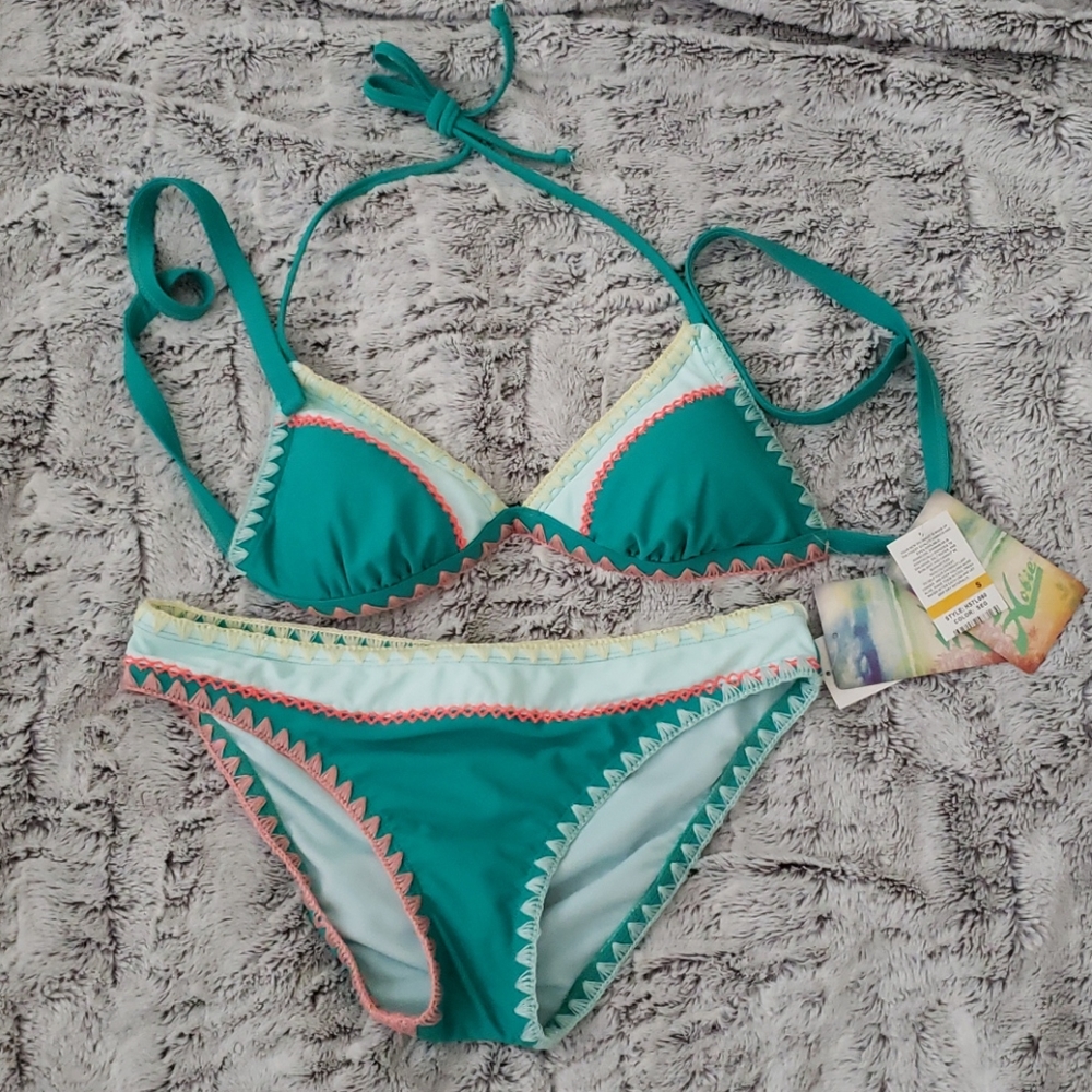 NWT HOBIE bikini top and bottom size SMALL